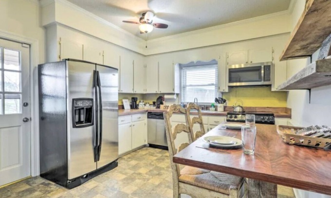 Louisburg House | Cozy, Rural Retreat just outside Raleigh