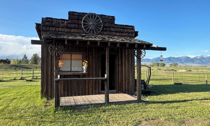Belgrade Cabin | Cozy, rustic, country cabin with magnificent views of the Bridger Mountains.