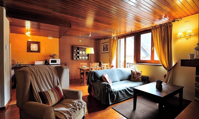Garos Apartment | Cozy rustic-style apartment in Garòs near Baqueira by Eth Flòc