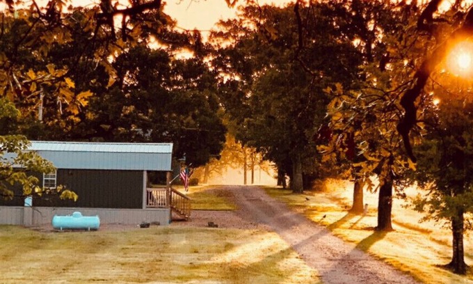 Ringold Cabin | COZY & RUSTIC Tiny Cabin, WiFi, Outside fire pit, quiet and peaceful area