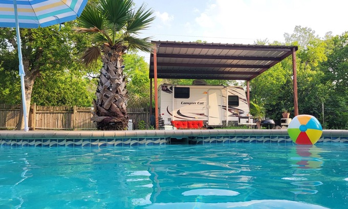 Park Ridge House | Cozy RV in amazing Austin with AC, WiFi, Swimming Pool