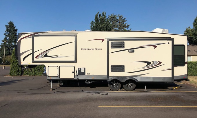 Cheyenne House | Cozy RV with 2 sleeping areas & WiFi, AC in Cheyenne or your favorite camp site.