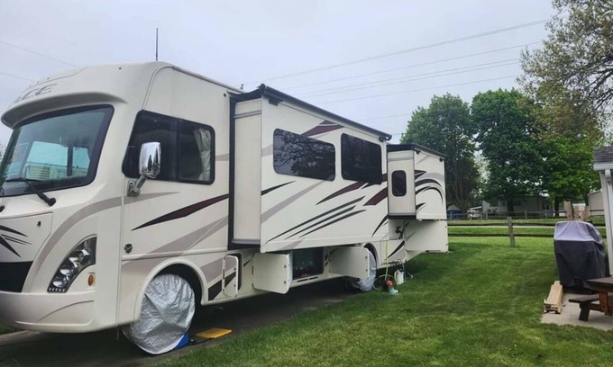 Pierceton House | Cozy RV with AC and WiFi in Serene Pierceton Yogi Bear Jellystone Park