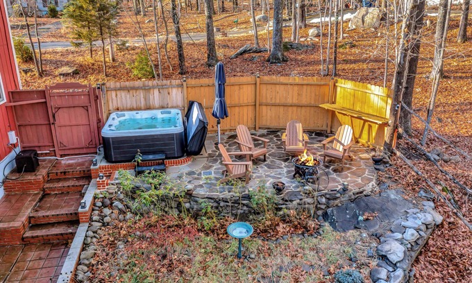 East Stroudsburg House | Cozy Scenic Mountain Getaway Hot Tub, Sauna & Game Room near Bushkill & Shawnee