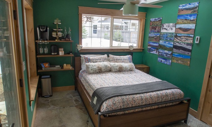 Christmas Valley House | Cozy Secluded South Lake Tahoe Riverfront Getaway for 2, Incredible Private View