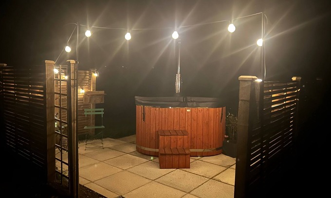 Chittlehampton Cabin | Cozy shepherds hut with hottub