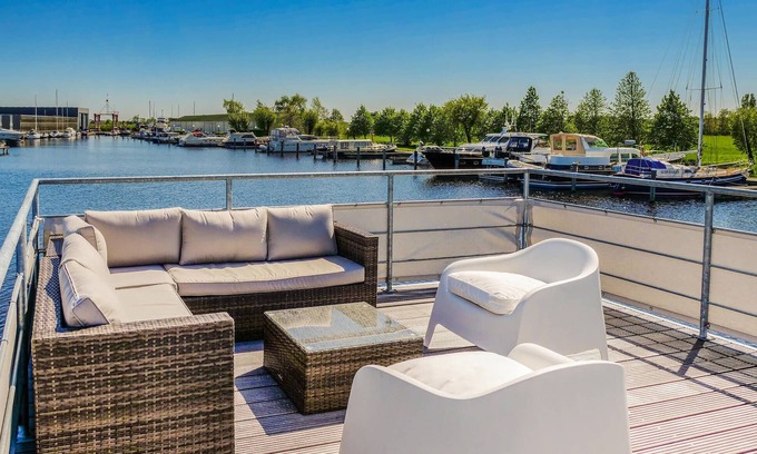 Municipality of Aalsmeer Boat Rental | Cozy ship in Aalsmeer with WiFi