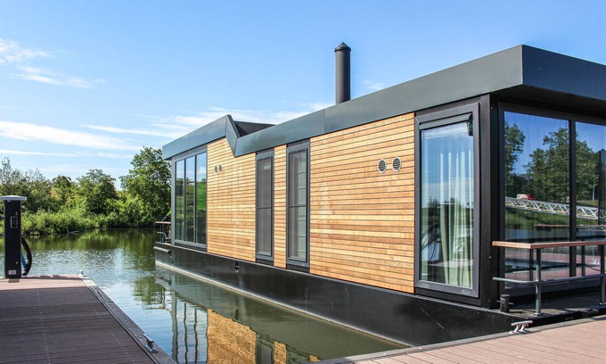 Ohe en Laak Boat Rental | Cozy ship in Ohé & Laak