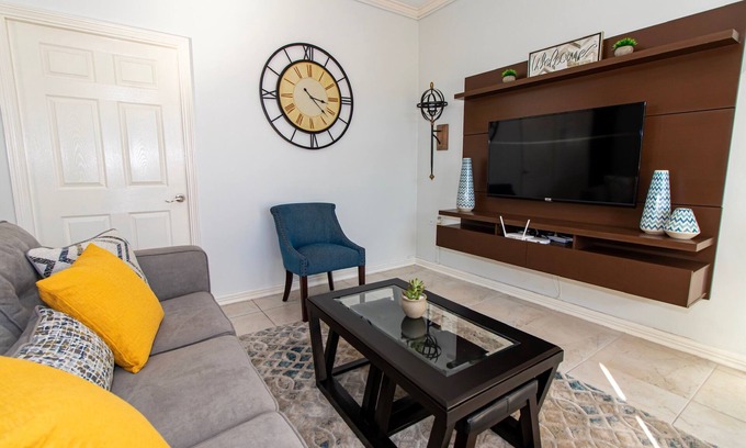 Saint Andrew Apartment | Cozy, Smart Apartment in the centre of New Kingston