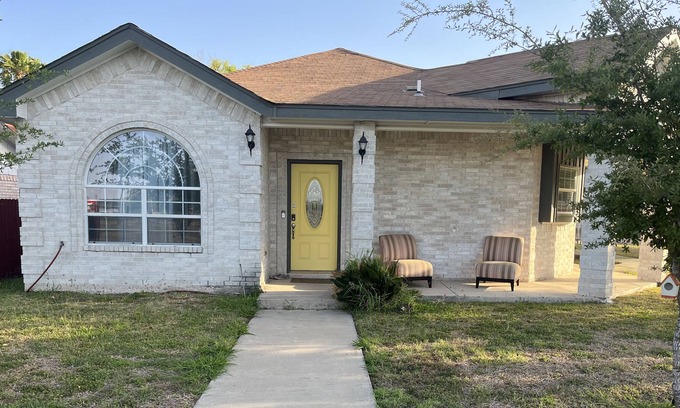 Mission House | Cozy & Spacious, Great 4 Family & Pet Friendly in front of Park