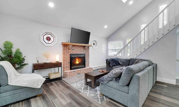 Tobyhanna House | Cozy, Spacious House *New*InTheCommunity+Fire Pit