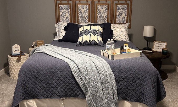 Osceola House | Cozy spacious room with private bathroom