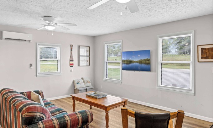 Westview Apartment | Cozy Stay | Perfect for Work and Getaway Seekers!