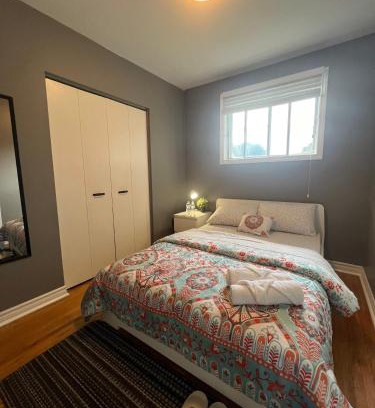 Black Creek House | Cozy Stay, Self Check-In with Parking available upon request
