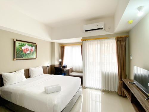 Duren Sawit Apartment | Cozy Stay Studio Apartment at Gateway Park LRT City Jatibening By Travelio