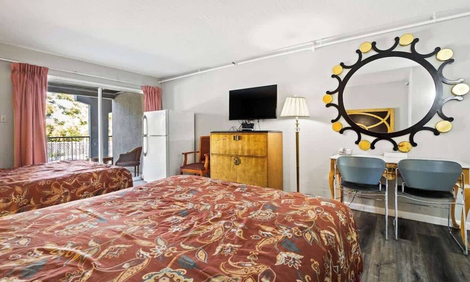 Fremont House | (Cozy studio, 2BED, 1BA, No kitchen)