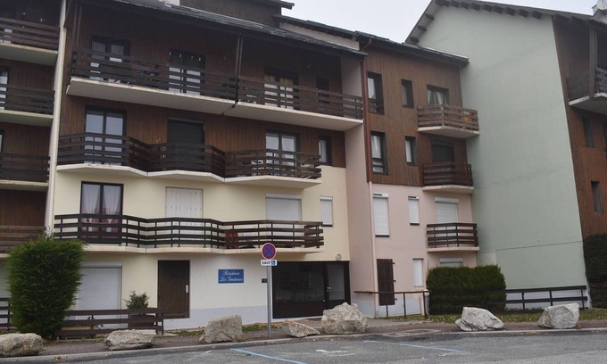 Pyrenees 2000 Apartment | Cozy Studio Cabin with Balcony in the Heart of the Station - Sleeps 4
