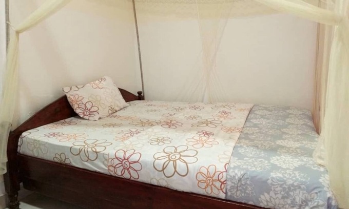 Kigali Apartment | Cozy studio centrally located in Kigali with WiFi, hot shower.