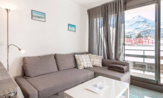 Arette Apartment | Cozy studio for 4 with balcony and Wi-Fi, direct access to slopes