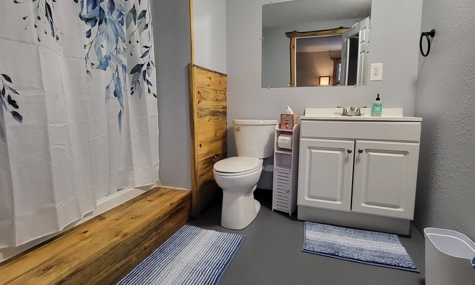 Libby Apartment | Cozy studio in charming Libby with WiFi and AC