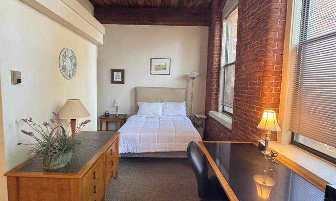 Mystic Apartment | Cozy studio in the heart of Downtown Mystic.