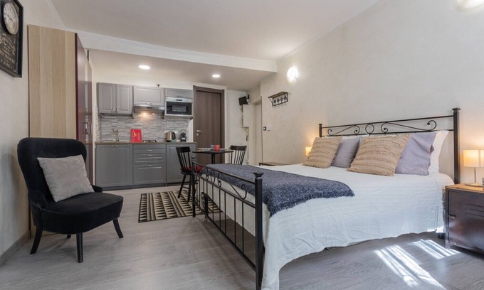 Roman Quarter Apartment | Cozy studio in Turin city center