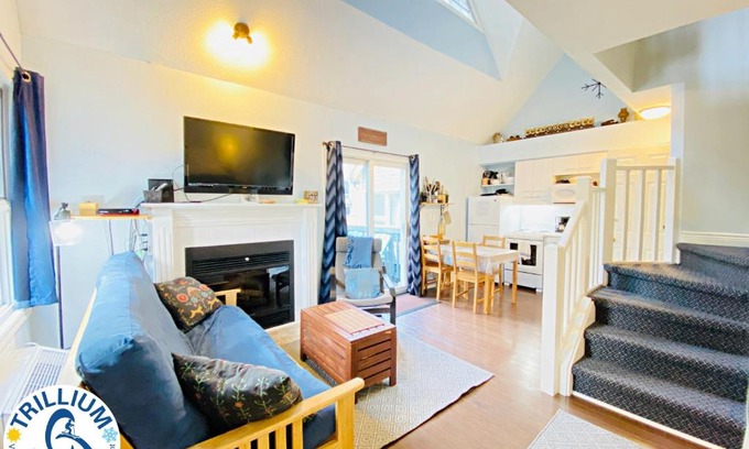 Craigleith Apartment | Cozy Studio Loft with 2 Baths Next to Slopes