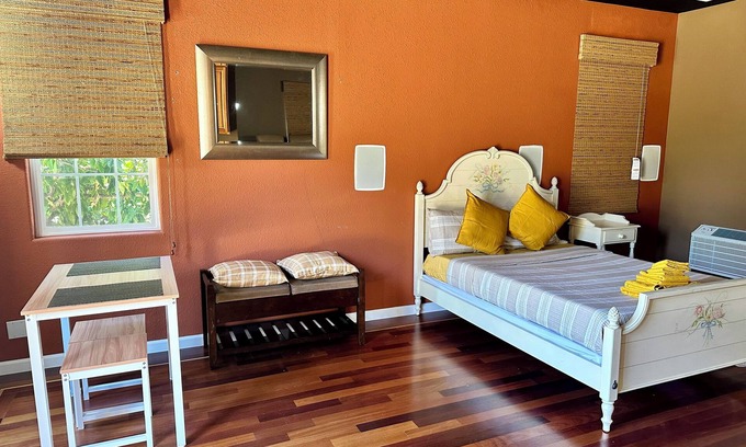 Silver Creek Apartment | Cozy studio with Kitchenette, WiFi and AC in enchanting San Jose.