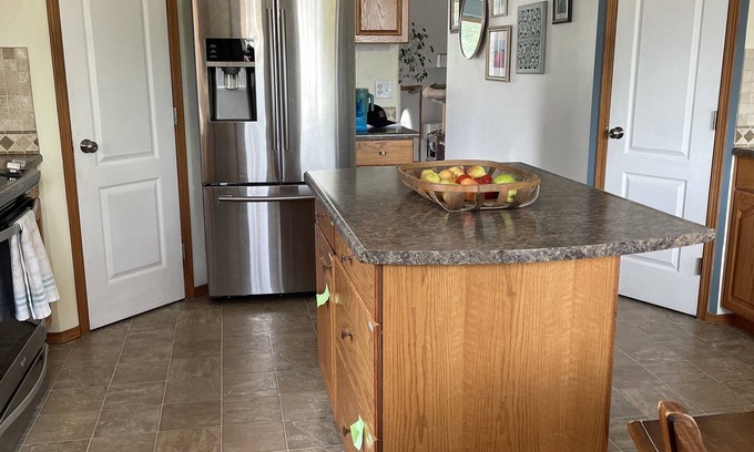 Lacombe House | Cozy three bedroom retreat; 60 minutes to mountains! Discount for longer stay