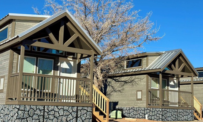 Page Cabin | Cozy Tiny Home King Room #25B