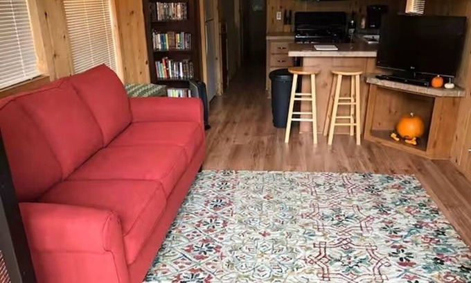 Monroe Cabin | Cozy Tiny Home Near Stevens Pass – Ideal for Nature Lovers - with WiFi!