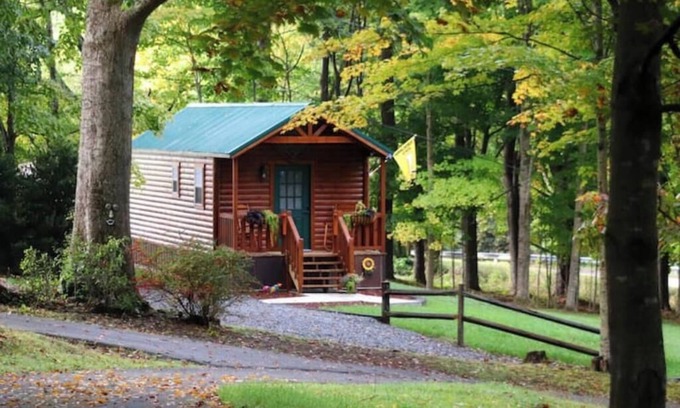 Boone Cabin | Cozy tiny house cabin in Boone, NC. Less than 2 miles from App State & Downtown.