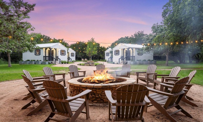 Crawford Cabin | Cozy Tiny House Retreat Less Than 20 minutes from Waco Attractions!