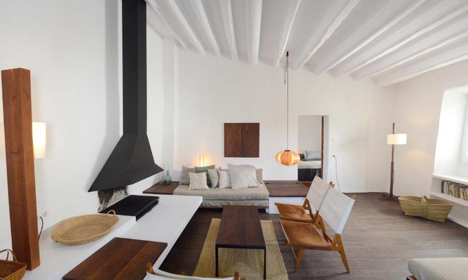 Cadaques House | Cozy Townhouse in the heart of Cadaqués by by JA Coderch