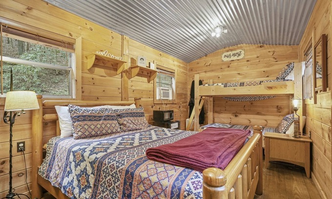 Ellijay Cabin | Cozy TRAIL's END tiny house style cabin at Mulberry Gap with AC, WiFi