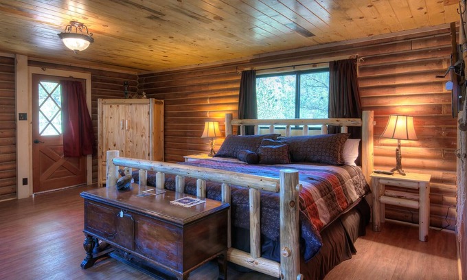 Weston Cabin | Cozy Trout cabin with infrared sauna