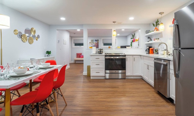 Downtown Seattle Apartment | Cozy Two Bedroom Apt - Arboretum/Montlake, UW, Husky Stadium, UWMC, Madison Park