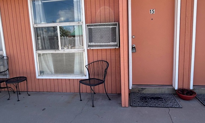 Fillmore Apartment | Cozy Unit 14 studio with two queen beds, WiFi and AC in historic Fillmore
