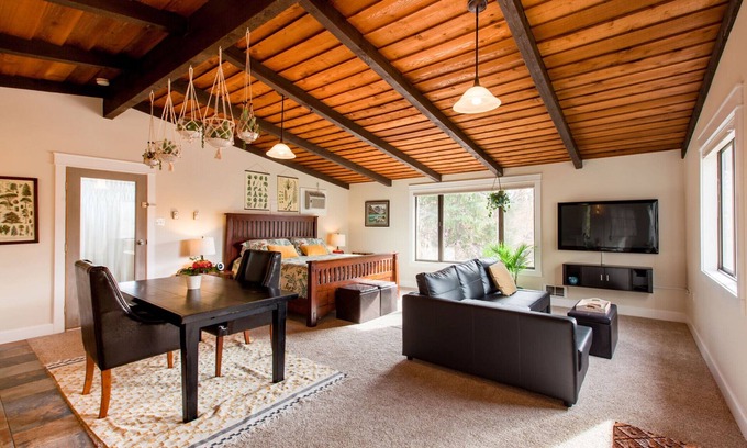 Bend House | Cozy Up at a Nature Inspired Boutique Studio in the Trees - River Nearby