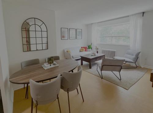 Beach Hill Apartment | Cozy Upper Beaches Apartment