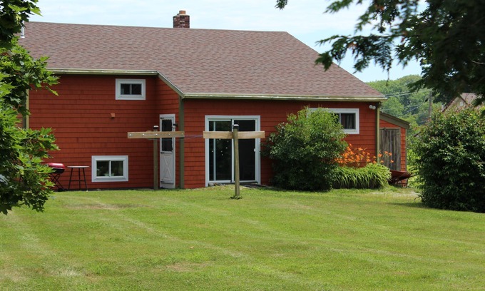 Glen Cove House | Cozy Upstairs Apartment Near Ocean.