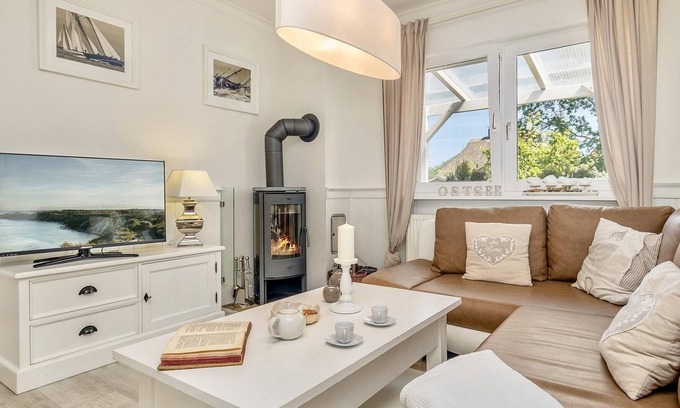 Zingst Apartment | Cozy vacation apartment on the Baltic Sea in the green, with fireplace and sauna.