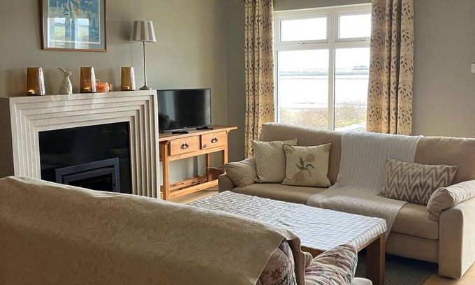 Ballyvaughan House | Cozy Waterside Retreat Ballyvaughan 3