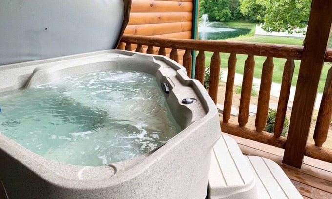 Millersburg Apartment | Cozy Waterview Lodge Suite w/Hot Tub