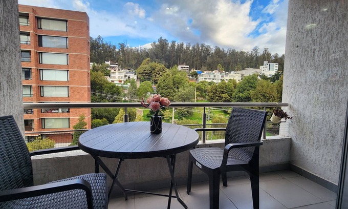Financial District Apartment | Cozy with excellent views of the city, mountains, swimming pool, financial center park