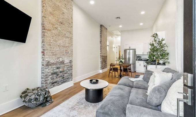 Milan House | Cozy with exposed brick and studio layout all essentials for comfortable stay.