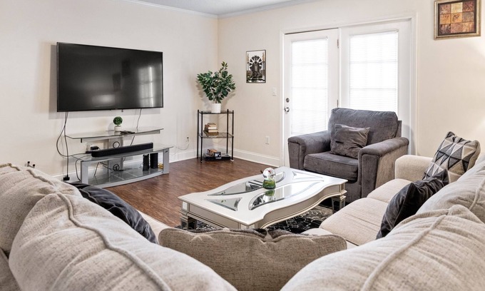 Florence Condo | Cozy Work Friendly Condo in Florence