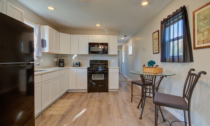 Morris Cottage | Cozy1bed with LG private fenced yard, Brisbin Rd I-80 Short to Long-term ADD RV