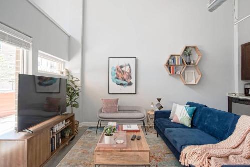 Cole-Noble District Apartment | CozySuites l 2BR Monument Circle Indy