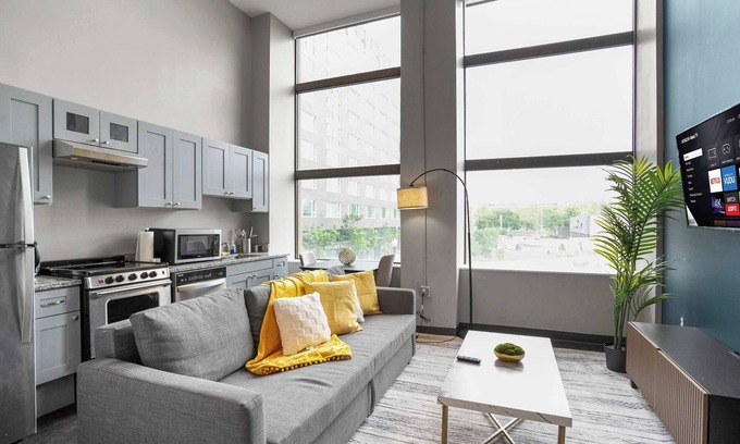 Cultural District Apartment | CozySuites Modern 1BR in Downtown Pitts #4